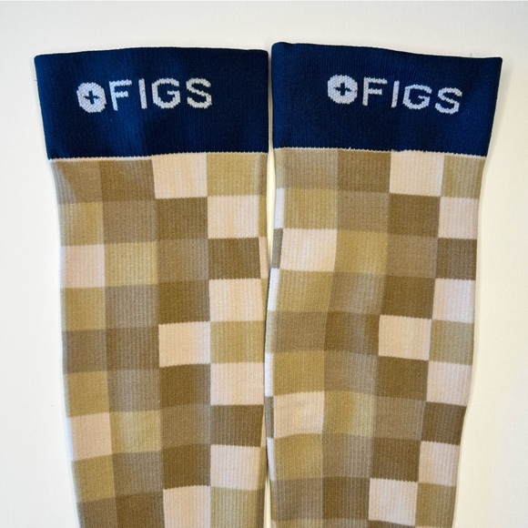 FIGS New Checks Compression Socks 100% AWESOME Small Tan Navy Blue White - Picture 4 of 4